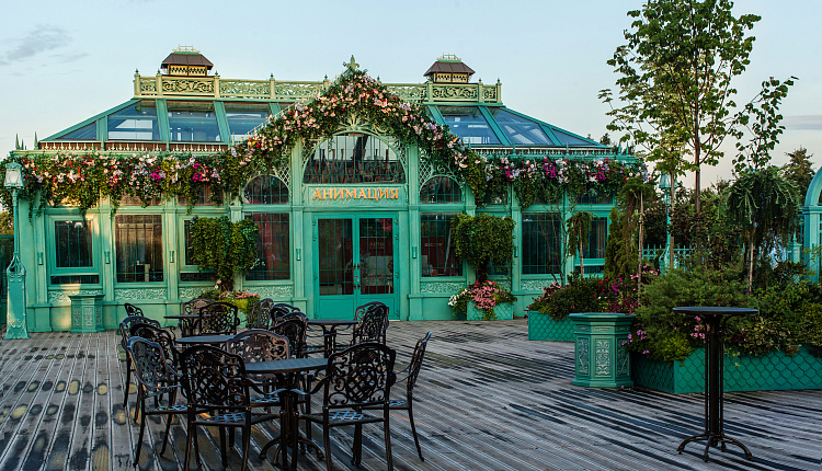  Favourite освещает знаковые пространства Москвы