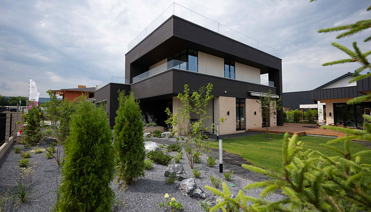 Главный партнёр по свету на выставке Open Village 2025