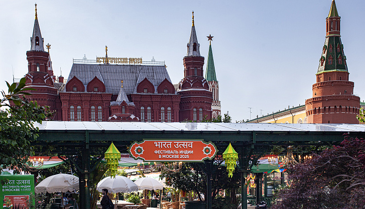 Люстры Favourite на Манежной площади