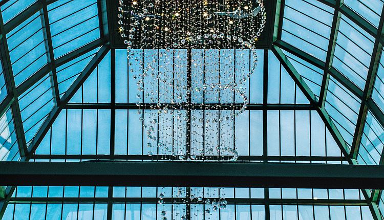  Favourite освещает знаковые пространства Москвы