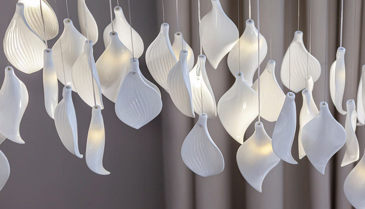 Нежность керамики: авторская люстра по индивидуальному проекту