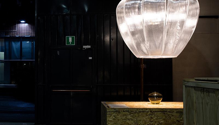 Тициано Вудафьери: лампа из переработанного пластика