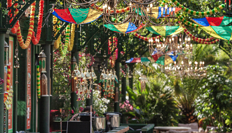 Люстры Favourite на Манежной площади